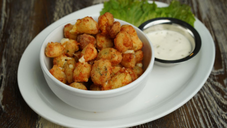 Cheese Curds Served With Ranch