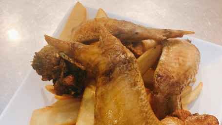 Fried Chicken Wings With French Fries Jī Yì Shǔ Tiáo