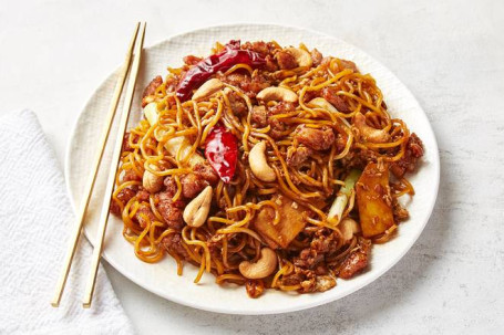 Kung Pao Chicken Noodle With Egg And Cashew Nut