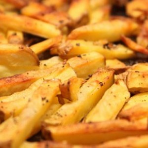 Patatine fritte tagliate ondulate stile francese